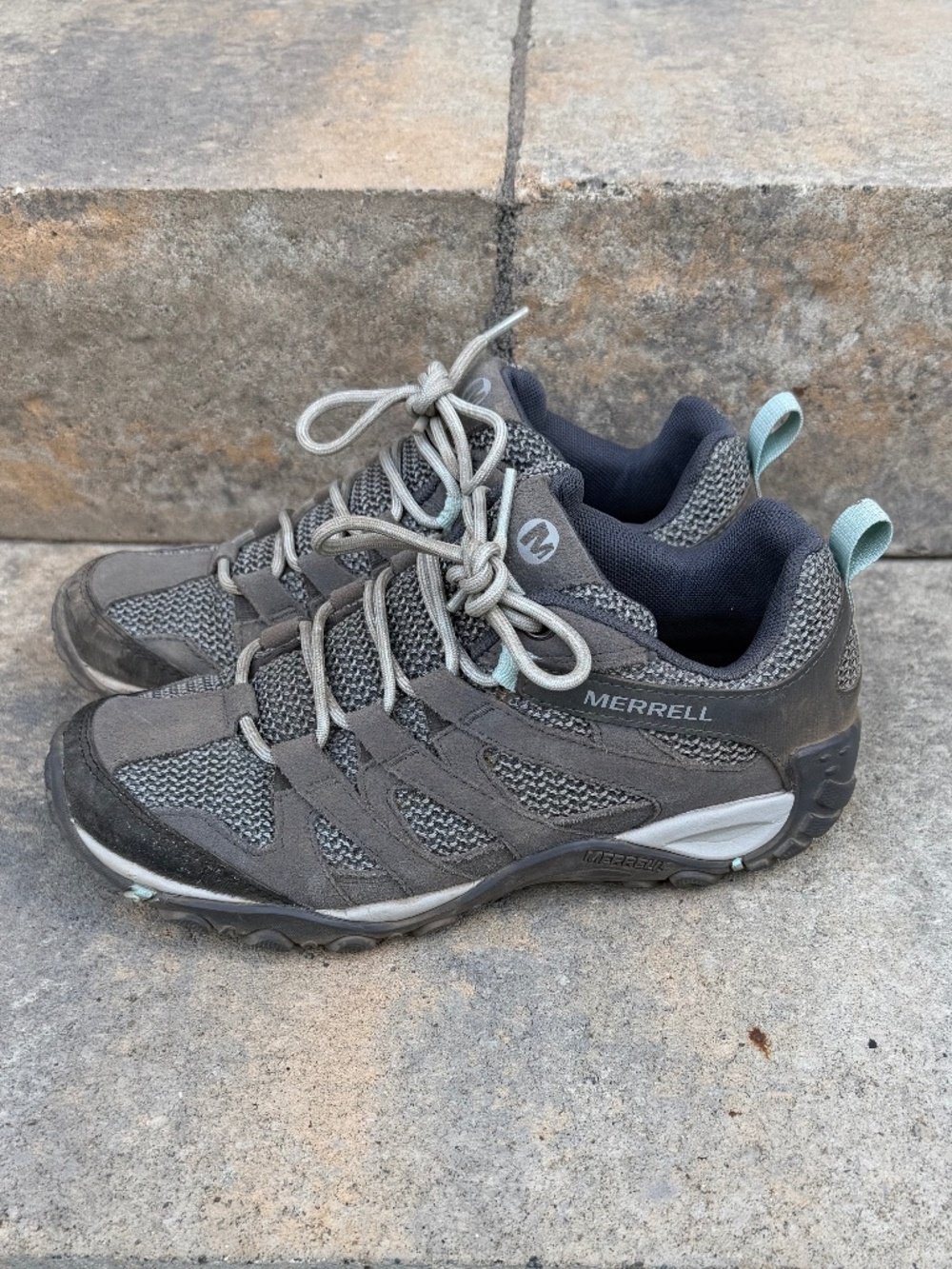 Merrell Alverstone waterproof hiking shoe (Size 7.5)